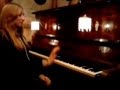 Anastasia trying to play Beethoven&#39;s Fur Elise on a Zeitter&amp;Winkelmann Player Piano