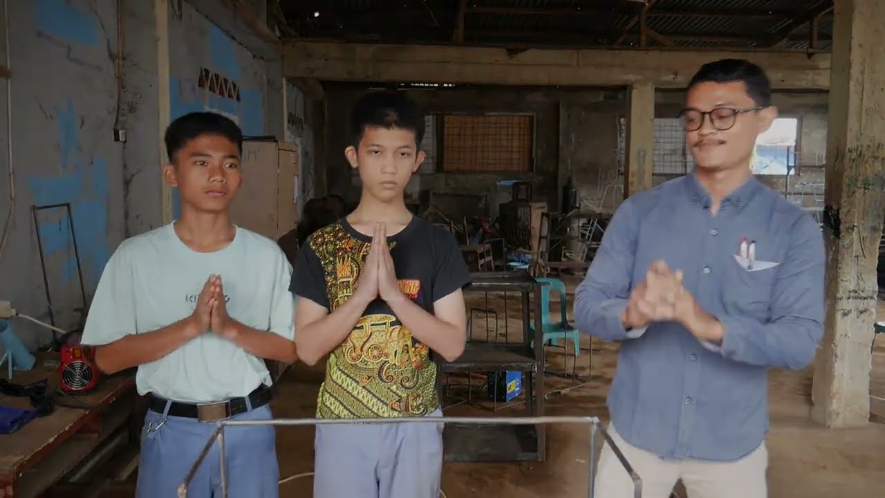 Praktek Pengolahan Logam - Menghubungkan dua benda kerja dengan cara mengelas dari X-TBSM 1