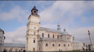 У Підкамені відкрили відреставровану вежу-дзвіницю з оглядовим майданчиком: видно Почаївську лавру