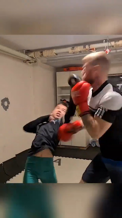 Ayah Ini Menyesal Latih Anaknya Tinju… 😳🥊(@alinmma12)