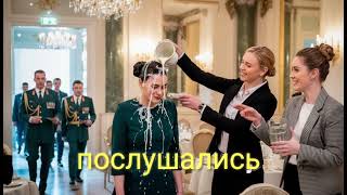 видео: 💔 Они смеялись над ней на встрече выпускников… Пока снаружи не завыли сирены 🚨 картинка: 💔 Они смеялись над ней на встрече выпускников… Пока снаружи не завыли сирены 🚨