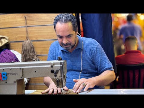 حكاية ترزي عبايات خليجي في قلب خان الخليلي