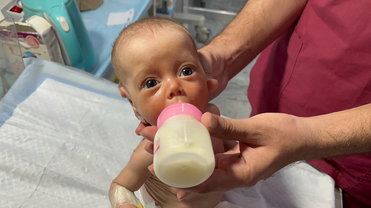 Feeding My Baby | Sweet Mealtime Moments 🥣