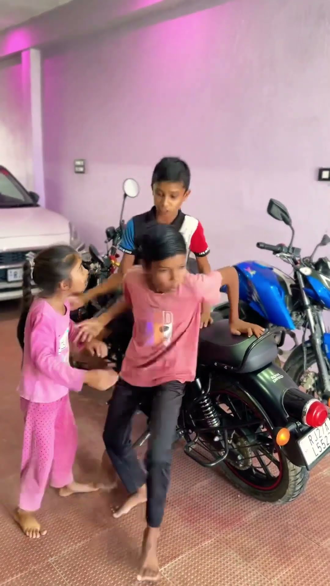 Sister to bhut ban gayi ??? #youtubeshorts #funnyvideo