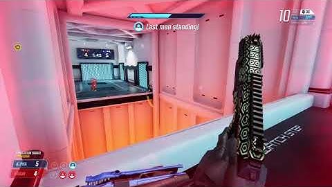 Winning a 1v3 in splitgate