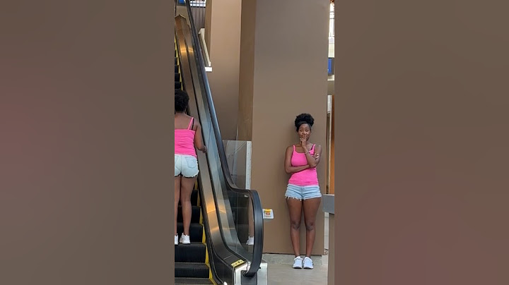 Twins Pranked strangers on escalator ￼#funny #crazy #comedy #twins