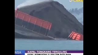Detik - detik Kapal Tongkang Terguling di Cilacap, Jawa Tengah