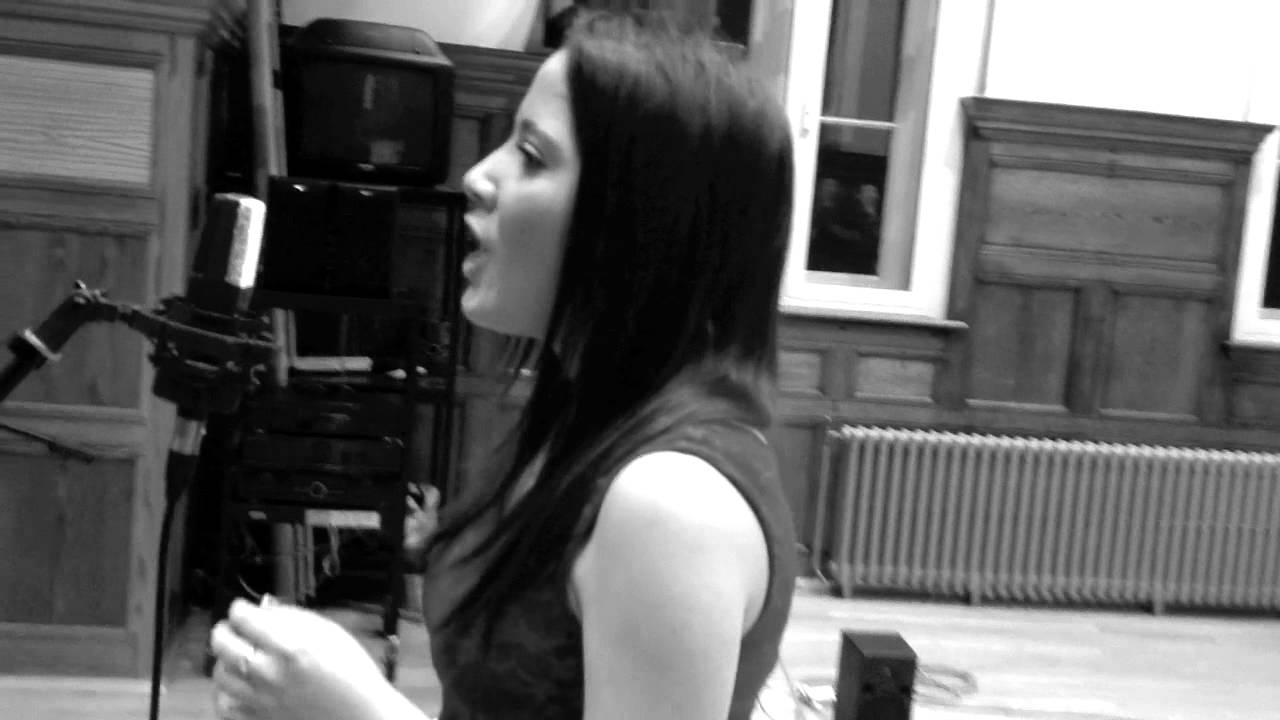 Oliver Poole & Bianca Nicholas - The Christmas Song (Chestnuts Roasting on an Open Fire)