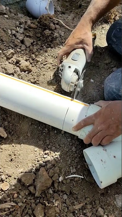 شاهد كيف يتم قطع مواسير صرف مذهلة