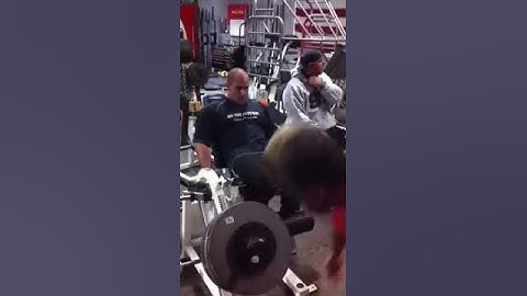 Leg extensions at Elite Fitness with John Meadows, Mike Van