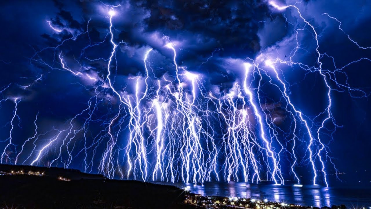 Прощай, бессонница! Мощный гром, сильная буря, проливной дождь и сильный ветер ночью.