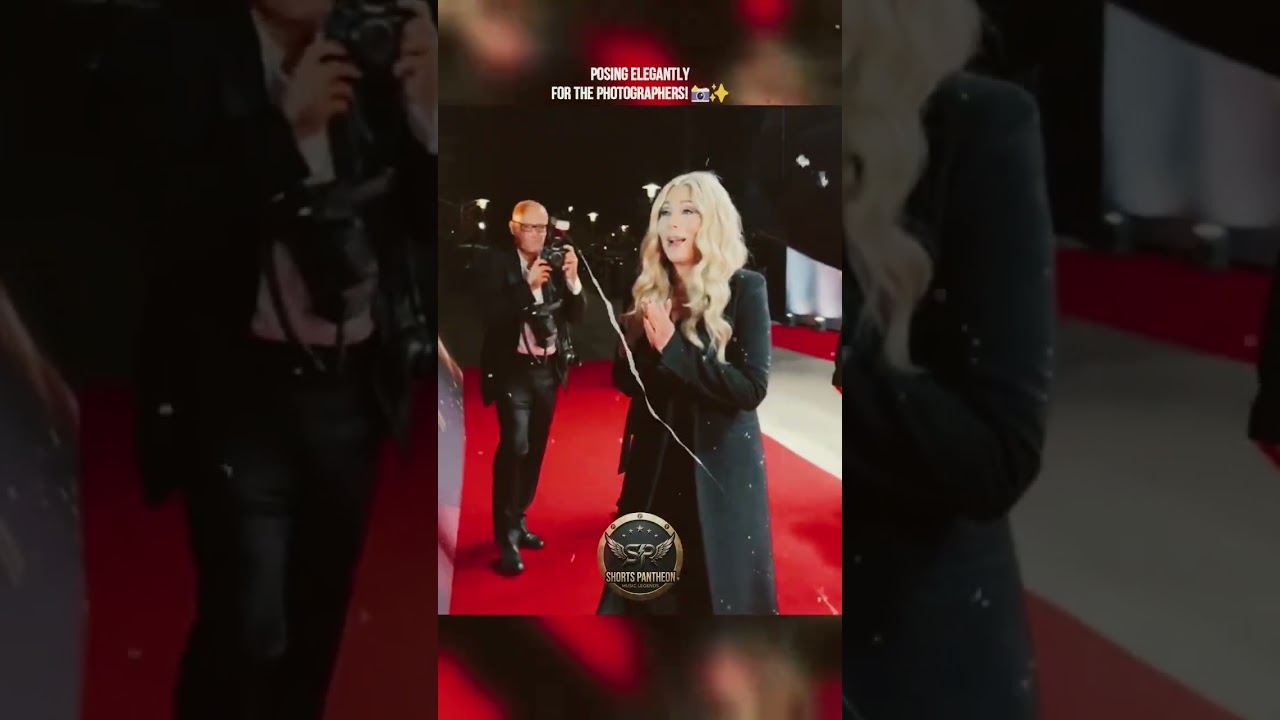 Chers Stunning Red Carpet Moment & Award Win! ✨🏆 #Shorts #Cher auf YouTube ansehen Chers Stunning Red Carpet Moment & Award Win! ✨🏆 #Shorts #Cher auf YouTube ansehen
