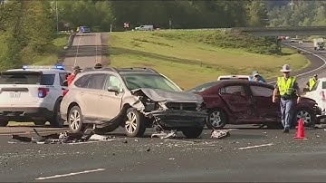 At least 1 dead after multiple cars, semis crash on I-5 near Kelso