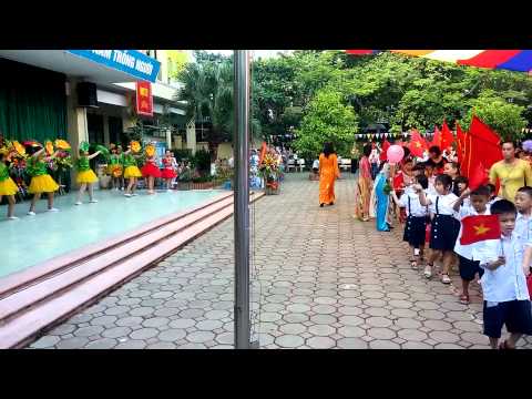 Video Lễ diễu hành đón HS lớp 1 TH Nhân Chính, TX, HN - YouTube