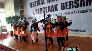 Lomba gerak dan lagu \