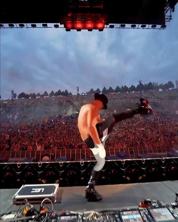 Carnage Feat. Timmy Trumpet & KSHMR - Toca (VIP Mix)