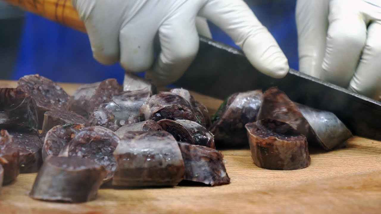 😘 Так выглядит аппетитнее ~ Ресторан сэндэ на рынке Сомун Тэгок Бунсик!  /sundae/ korean street food