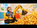 JoJo der Babyaffe spielt mit riesigen Pommes und einem Bagger! 🍟🐵