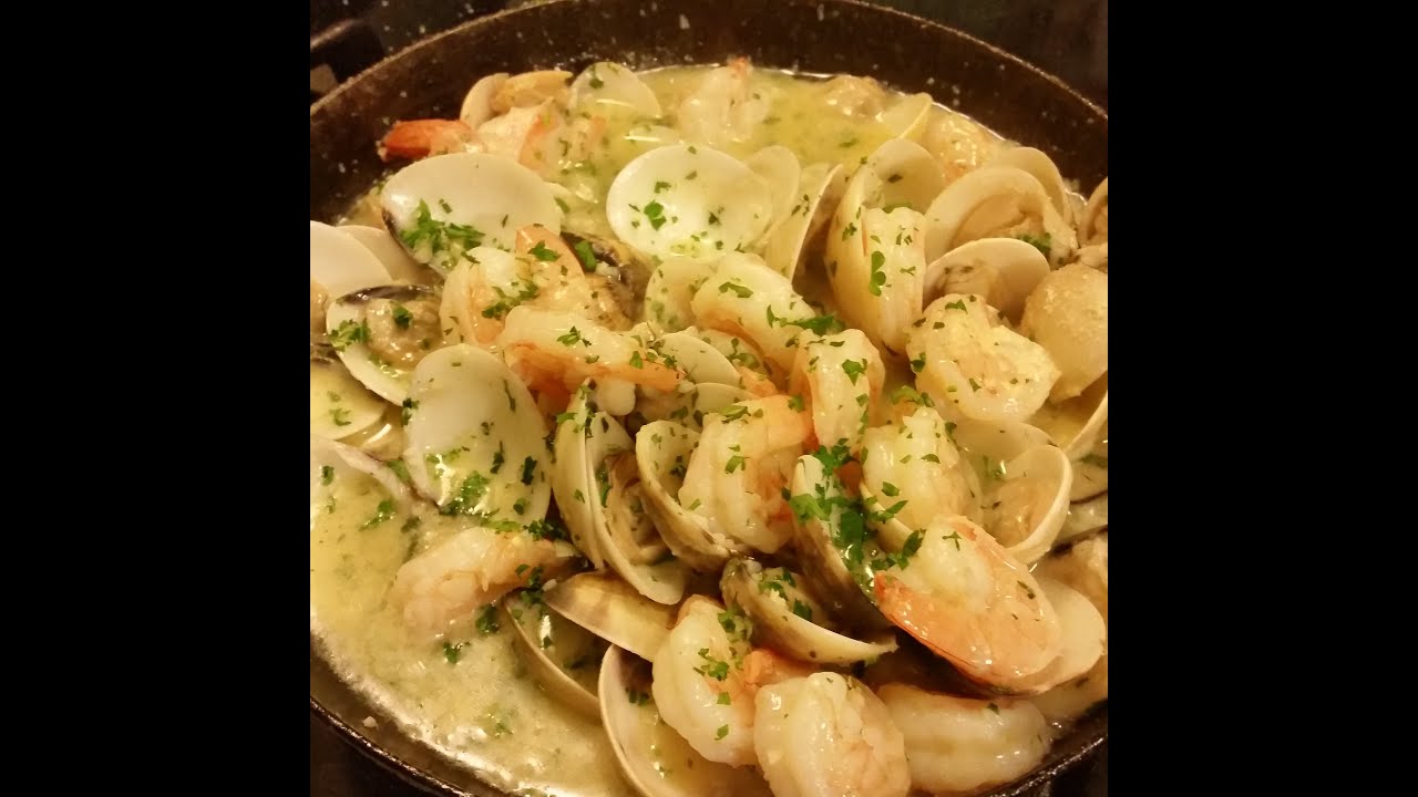 Linguine Shrimp/Clams pasta In White Wine Butter Sauce 