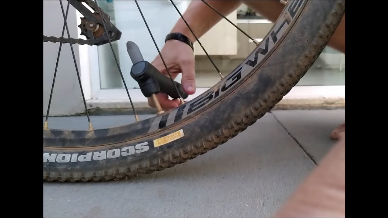 Bomba barata (encher pneu) funciona? Como? - YouTube