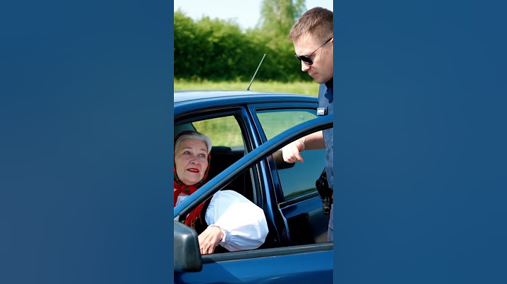 Policjant wyjaśnia babcię #śmieszne #policja #drogówka #babuszka #polska