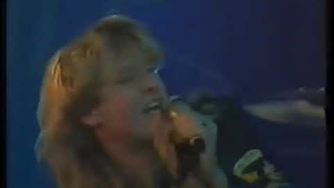 Def Leppard - Love Bites Live 1988 (Bonus Clip of Joe Elliott and Rick Savage Interview)