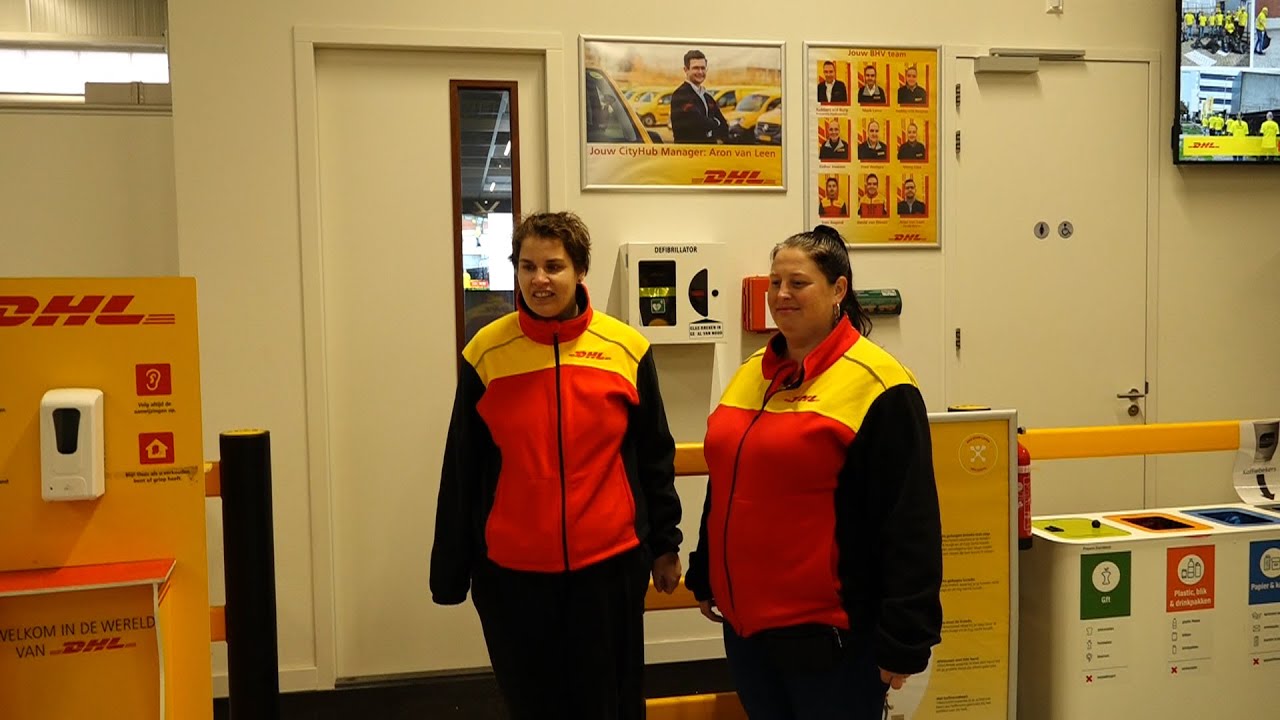 Droom van Maria Elbers DHL pakketbezorger