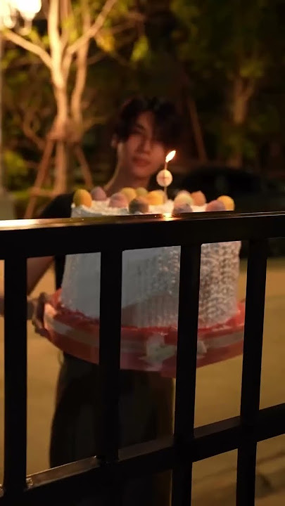 dunk came to joong's house right at 12 in the night just to be the first to wish him a hbd#joongdunk