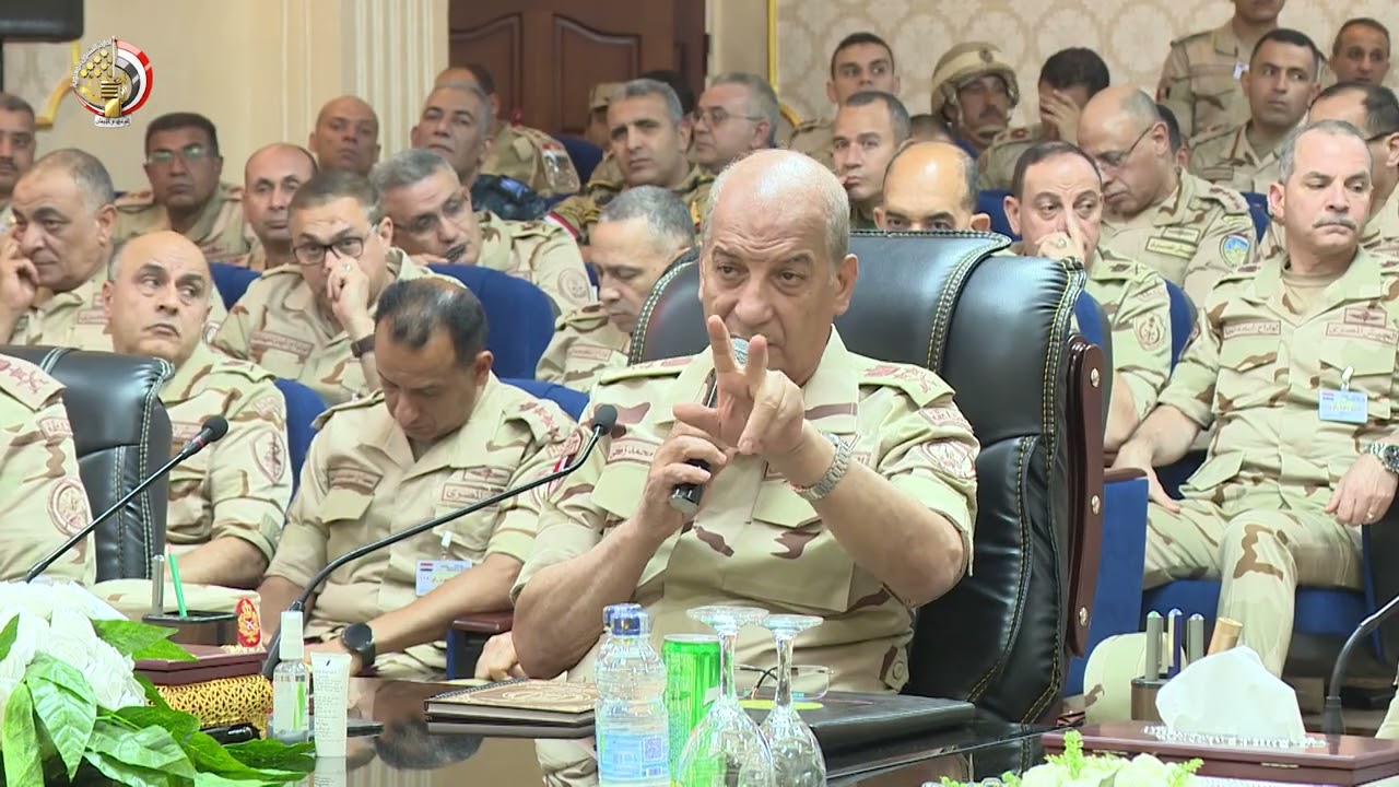 وزير الدفاع يشهد المرحلة الرئيسية لمشروع مراكز القيادة التعبوي 