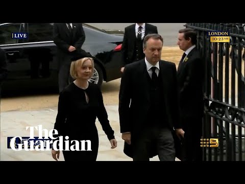Video: Vai karaliene Austrālijā tika izsvilināta no skatuves?