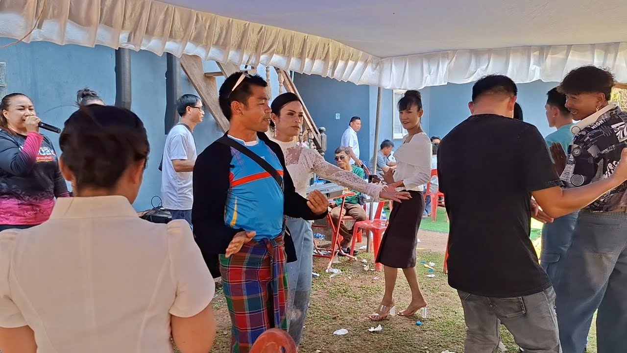 ลำวงสามัคคีกับคู่บ่าวสาวจ้า