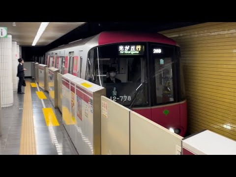都営12-600（700）形12-771編成が到着するシーン