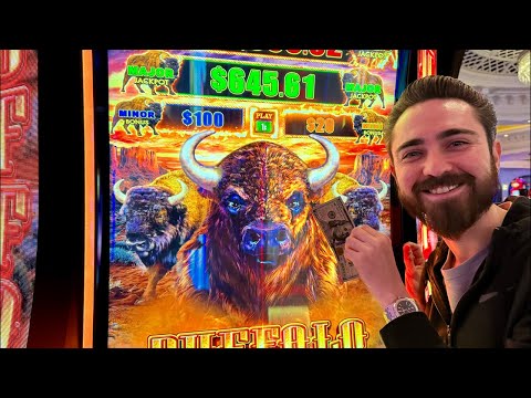 I Put $200 In This Neglected Slot Machine And Won HUGE!!