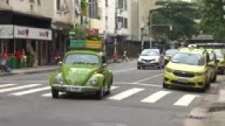 Volkswagen Beetle turned into flower shop in Rio