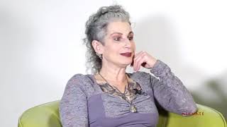 Mature MILF Speaks On How A Man Beat Off On One Of Her Pics