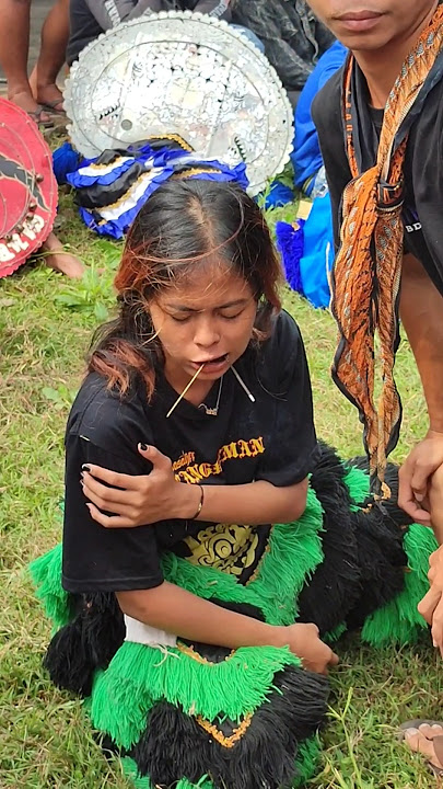 makan dupa #kudalumping #jaranan #kesurupan