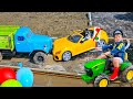Darius saves the RC Truck and fixed a broken traffic light Children&#39;s story