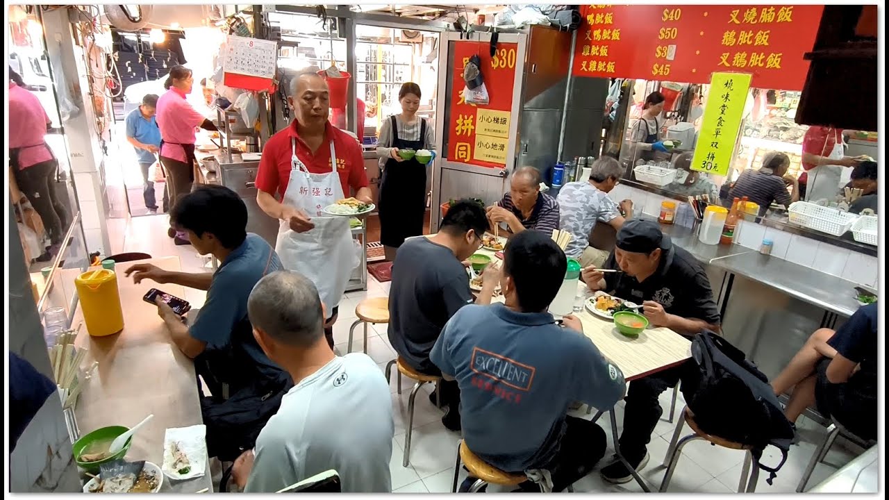 香港燒味飯 Roast Pork Rice Very Yummy Hong Kong Food 燒味飯好賣得 天天滿座坐滿人  很多內地外國遊客來吃 價錢平又很好吃啊 香港美食 百富豪燒臘飯店