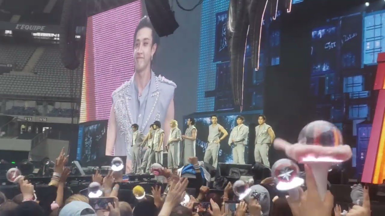 Just them talking so cuteee #straykids @StrayKids paris 2025 concert du 27 juillet