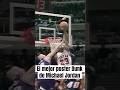 Michael Jordan realiza el mejor poster dunk de su carrera.   #nba #michaeljordan #basketball #shorts