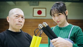 Nunchaku Kızı Ile Demir Yumruklu Karateci Kendinizi Nasıl Silahlandırırsınız