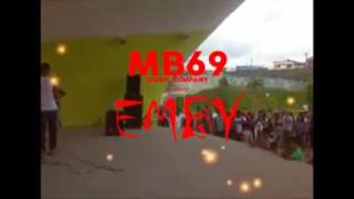 Emby La Voz Del Barrio En Concierto