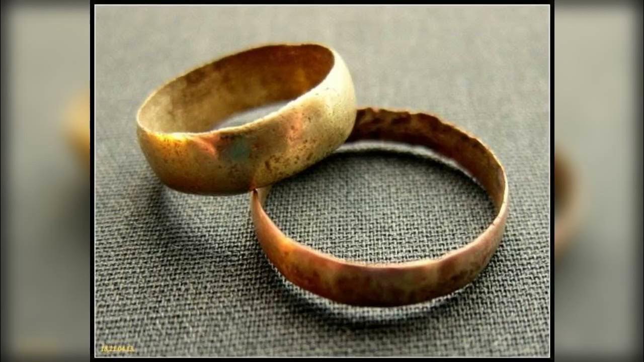 Самое древнее кольцо. Старинные обручальные кольца. Древние обручальные кольца. Старинные золотые обручальные кольца. Обручальные кольца в старину.