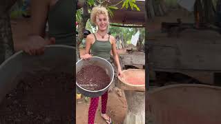 Así pilamos o sacamos el achiote. #achiote