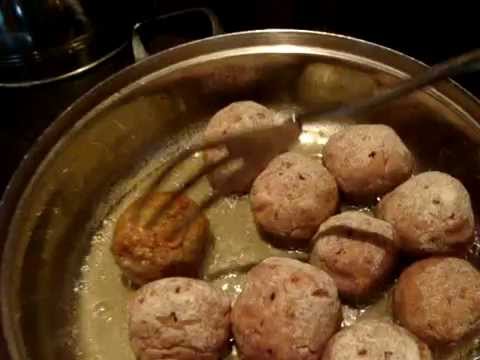 Wideo: Jak Gotować Mięso Zrazy Z Grzybami