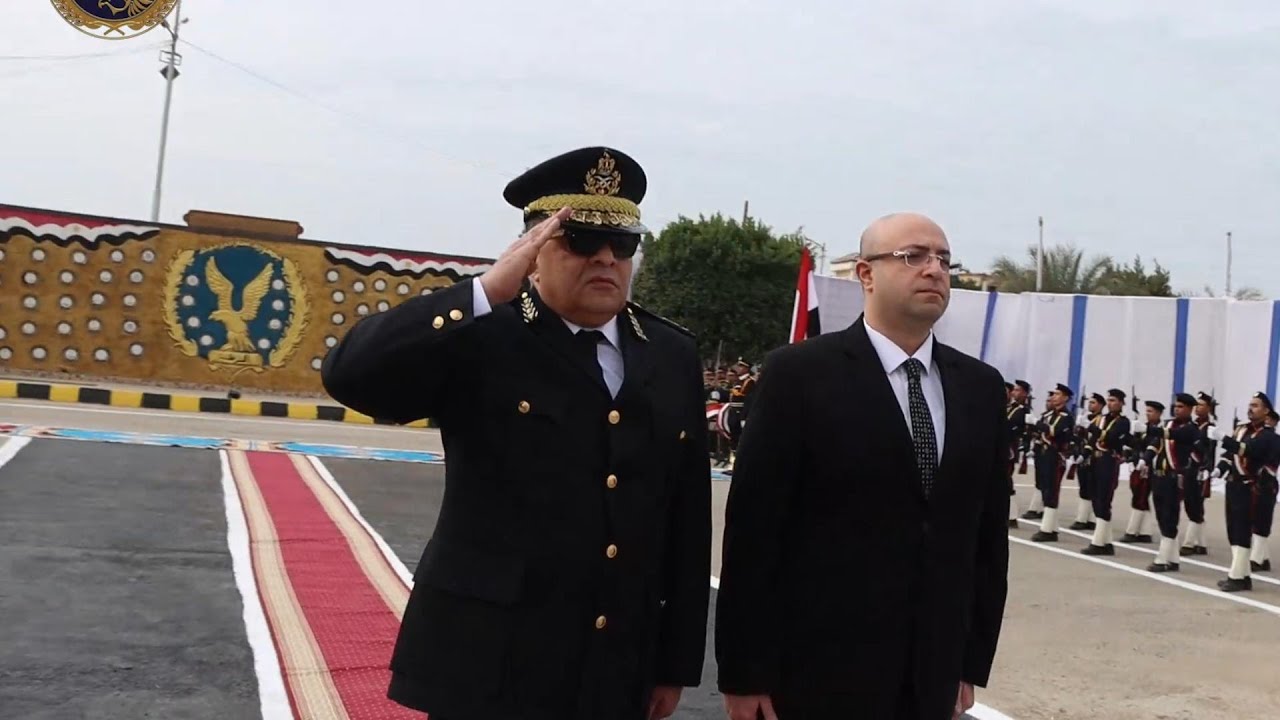 محافظ بني سويف يضع أكليل الزهور على النصب التذكاري للشهداء احتفالا بعيد الشرطة 25 يناير 2024