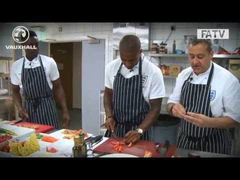 Masterchefs Welbeck And Johnson Get A Cooking Mastercl With The Enand Chef-11-08-2015