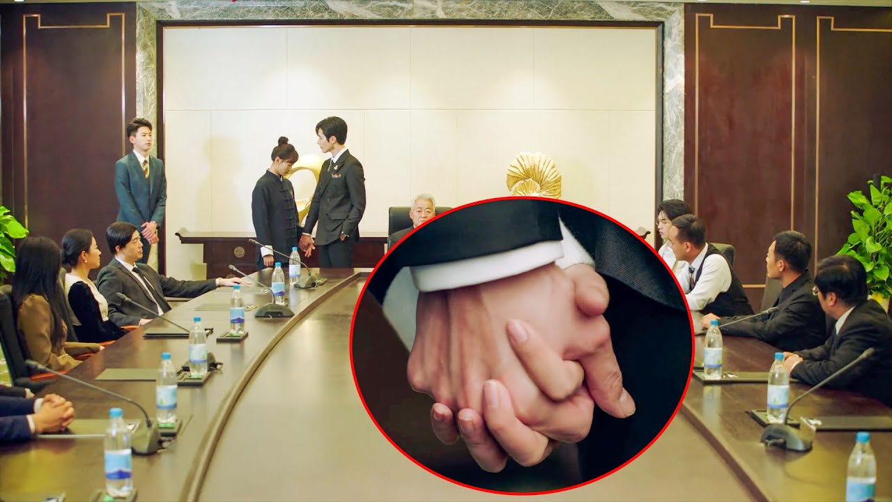 ซินเดอเรลล่าถูกขับออกจากห้องประชุมในฐานะภรรยาของซีอีโอ; เขาประกาศความรักของเขาจับมือเธอ