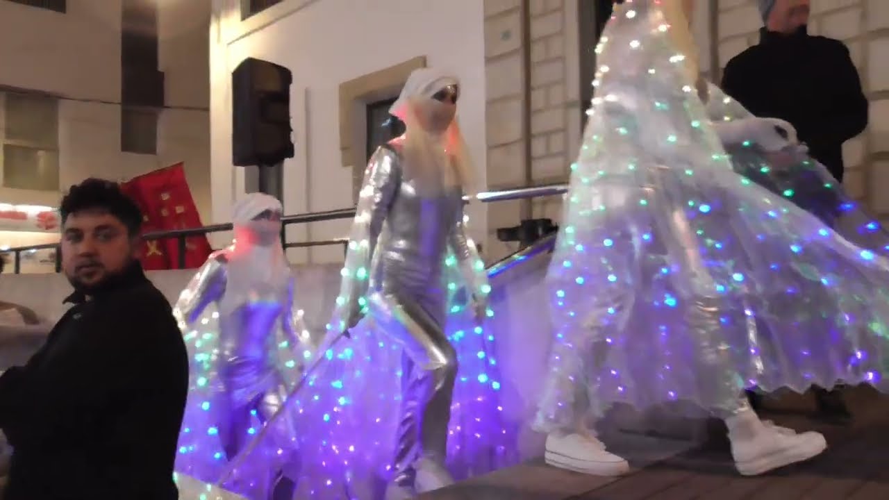 Arribada dels Reis d'Orient a Santa Bàrbara 2025: cavalcada, estel i adoració al pessebre