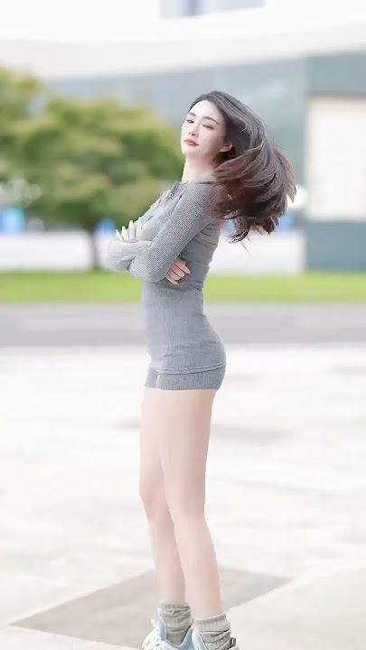 Download lagu #Fair-skinned and beautiful#Beautiful and charming lady#The long-legged beauty Xinxin Ya